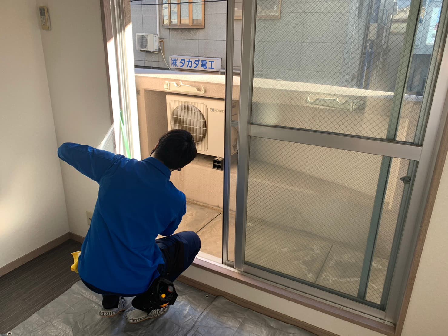 大阪にて、プロから学ぶ空室清掃窓サッシ・ベランダ清掃