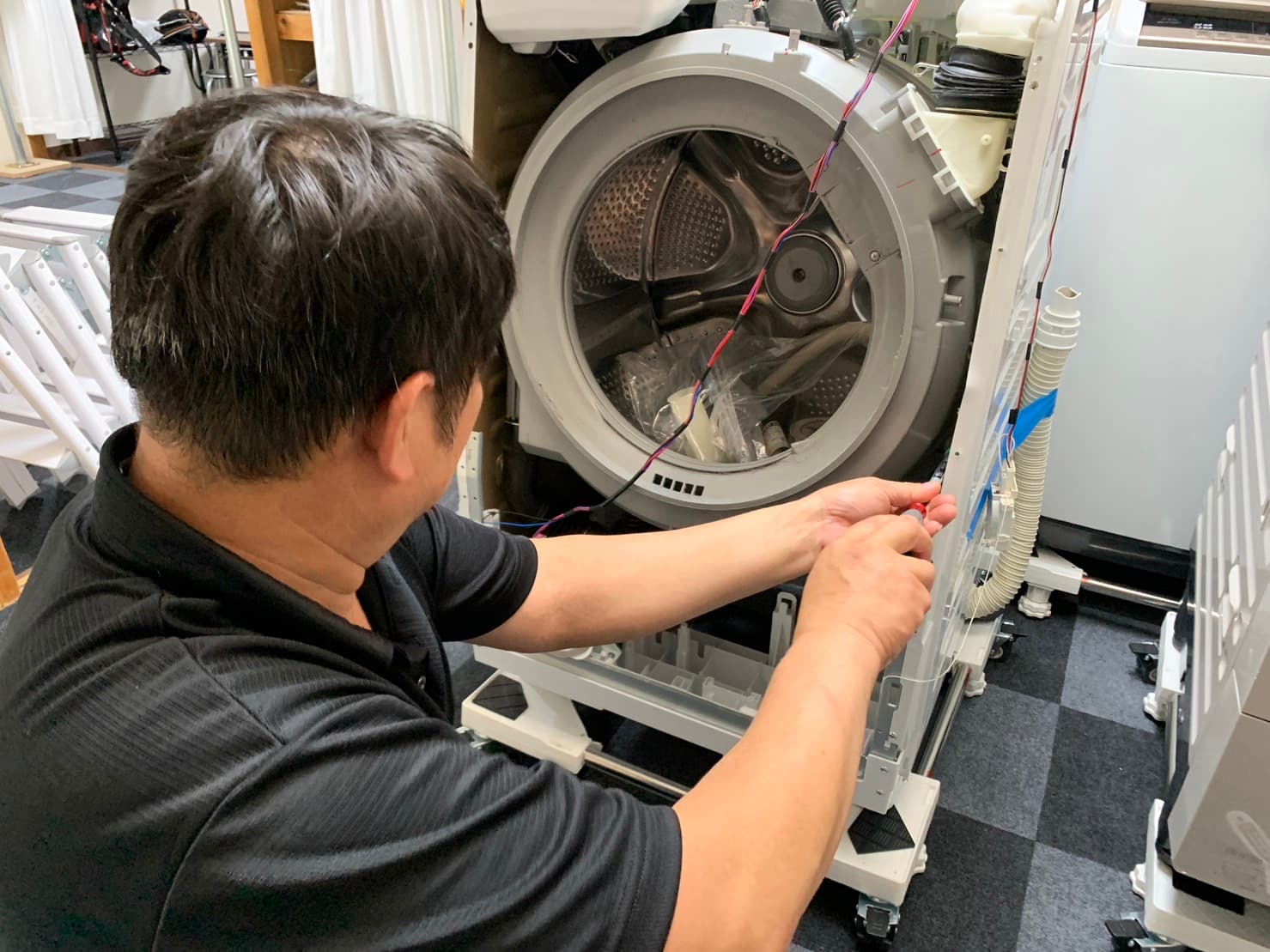 福岡にて開催、ドラム式洗濯機分解組立研修