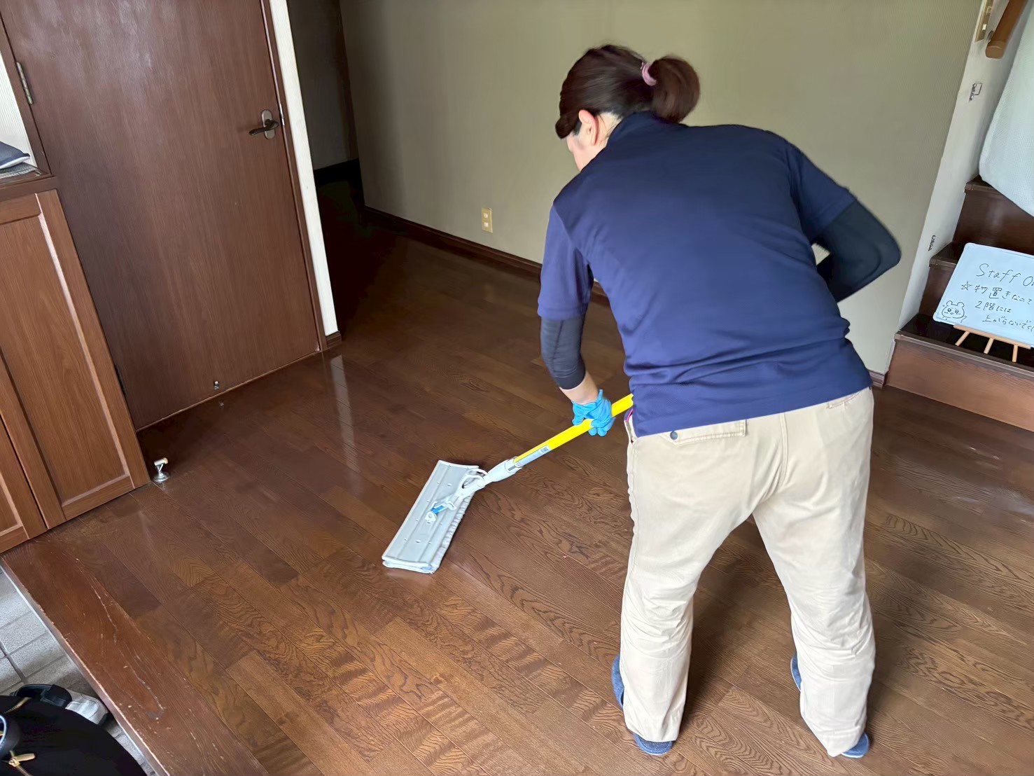 �����̋󎺐��|���C�b�ދ���N���[�j���O������ڐ��Ő������čČ��������߂�Z�����n���C