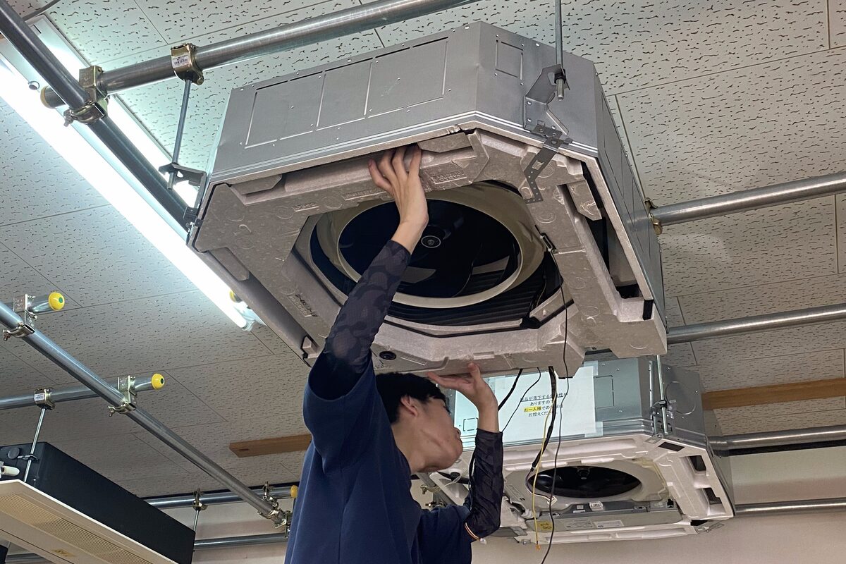 業務用エアコン研修の様子