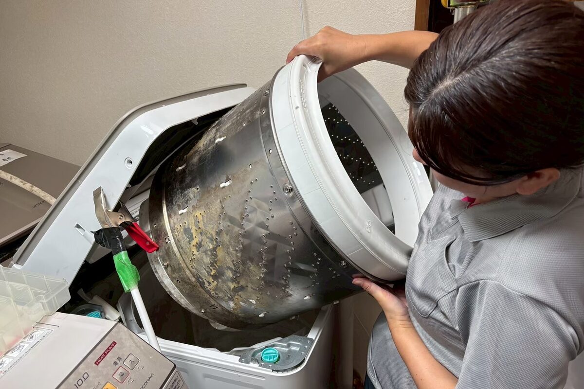 縦型洗濯機分解研修の様子